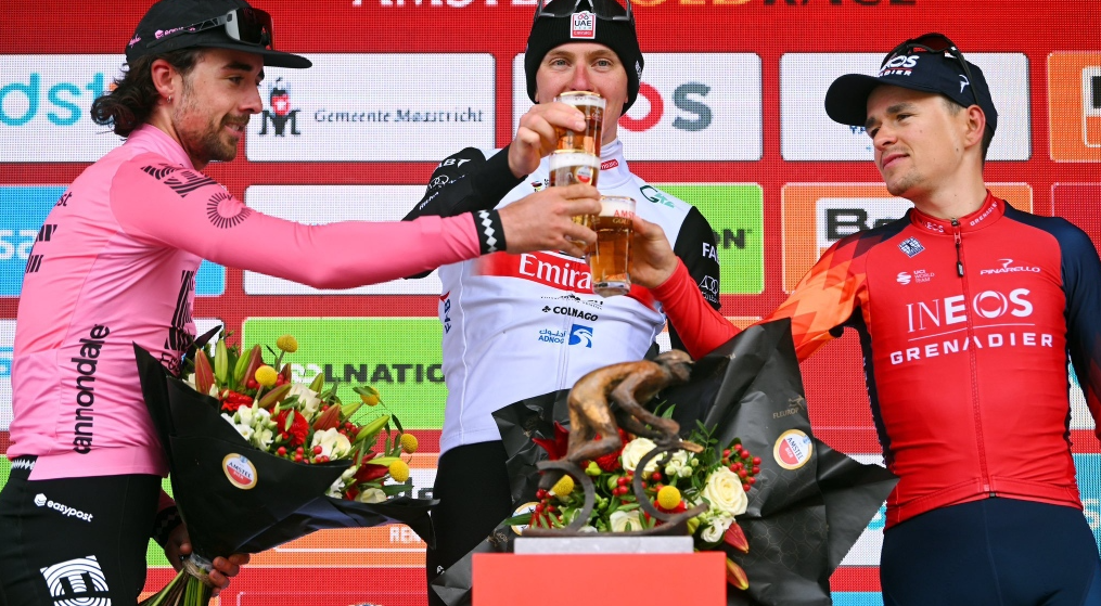 Tadej Pogacar gewinnt solo